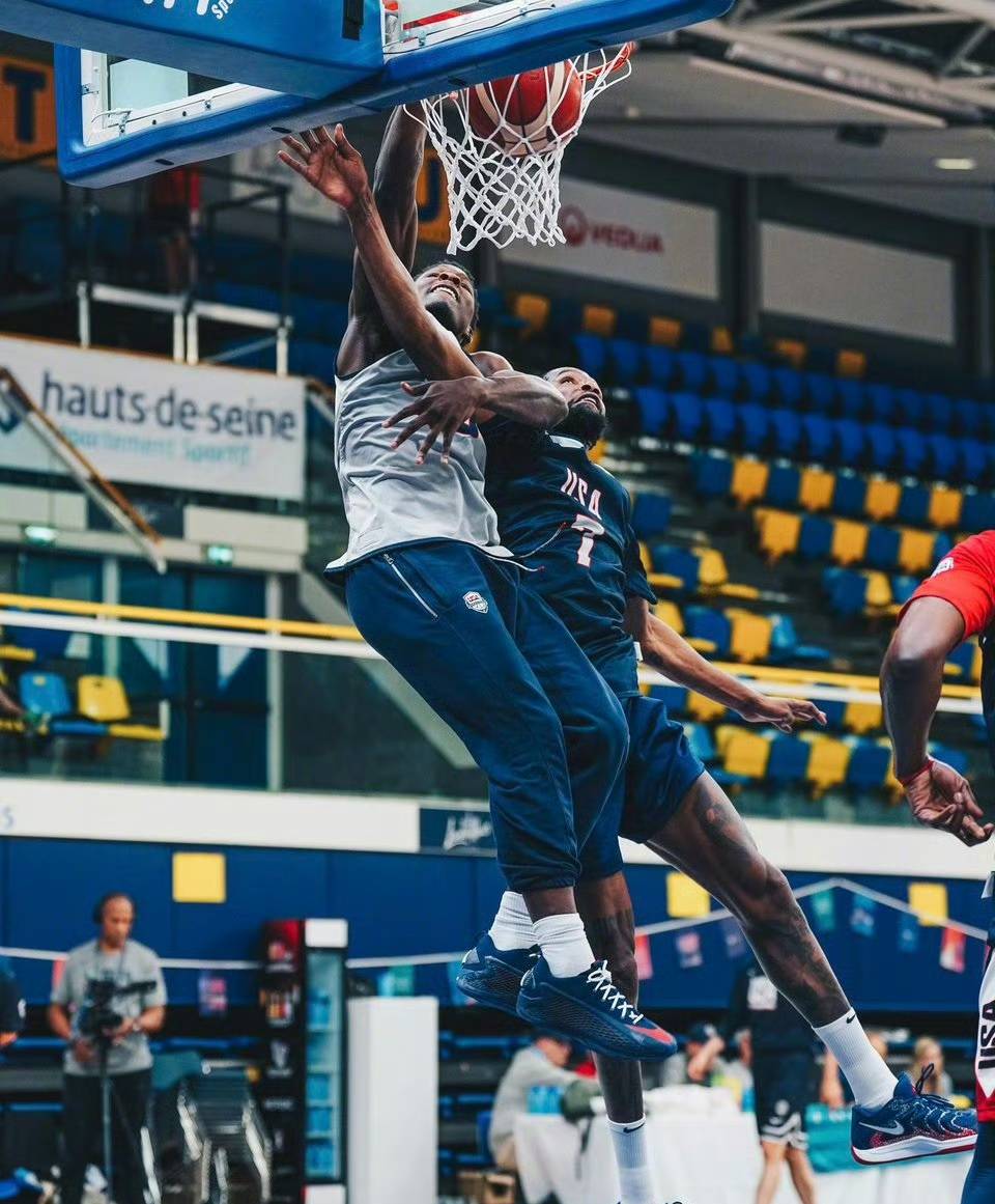 实时赛况-杜兰特重返赛场，险胜首场状态出色，MAD观众沸腾！全场沸腾不已(杜兰特上场视频)