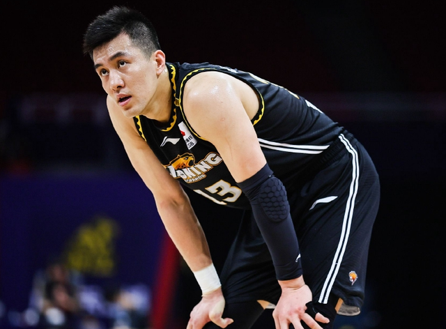 实时赛况-北京首钢训练开放日，窗口期复出首秀引欢呼，全明星赛在即，身体对抗强度拉满(北京首钢贴吧)