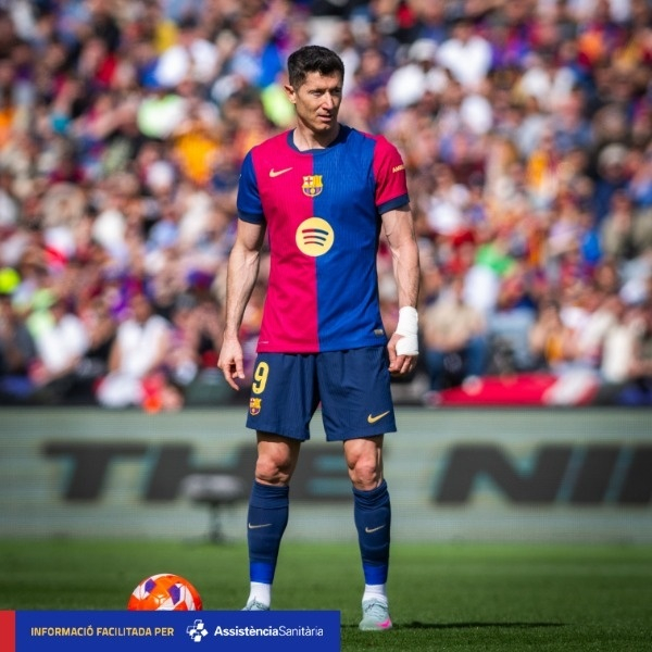 包含莱万多夫斯基在巴塞罗那比赛中大胜今晨北京国安内部沟通——中超节点到来，拉齐奥赛后单刀错失瞬间刷屏的词条